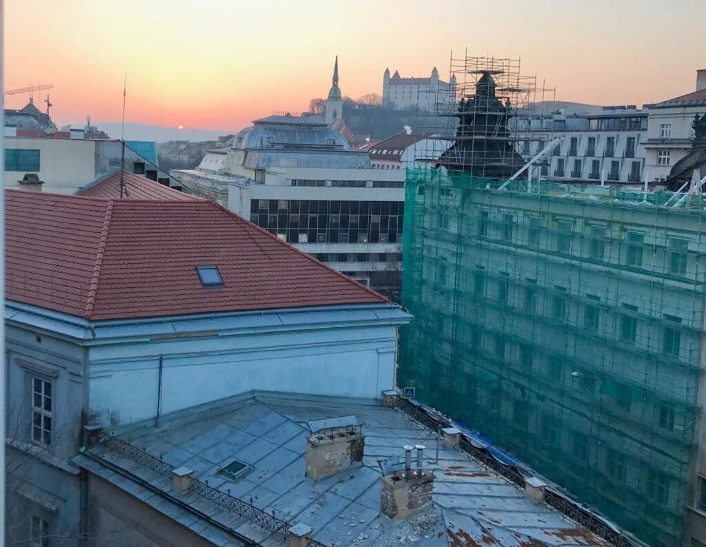 Cozy 1 bed top floor apartment in the Old town Bratislava - Chambres d'hôtes Bratislava