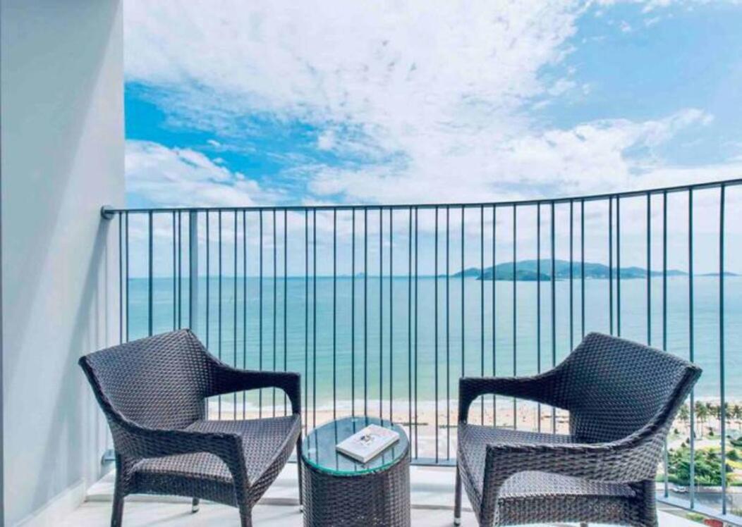 Full sea view balcony Nha trang - B&B