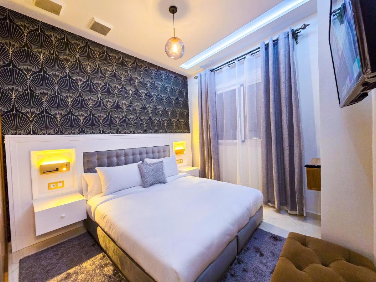 Two-Bedroom Deluxe Apartment with Balcony