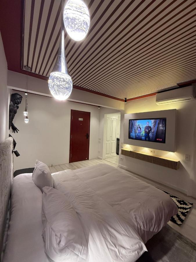 APOLO- luxury Modern Studio in Heart of zamalek visits allowed - Apartment 8B - B&B Il Cairo