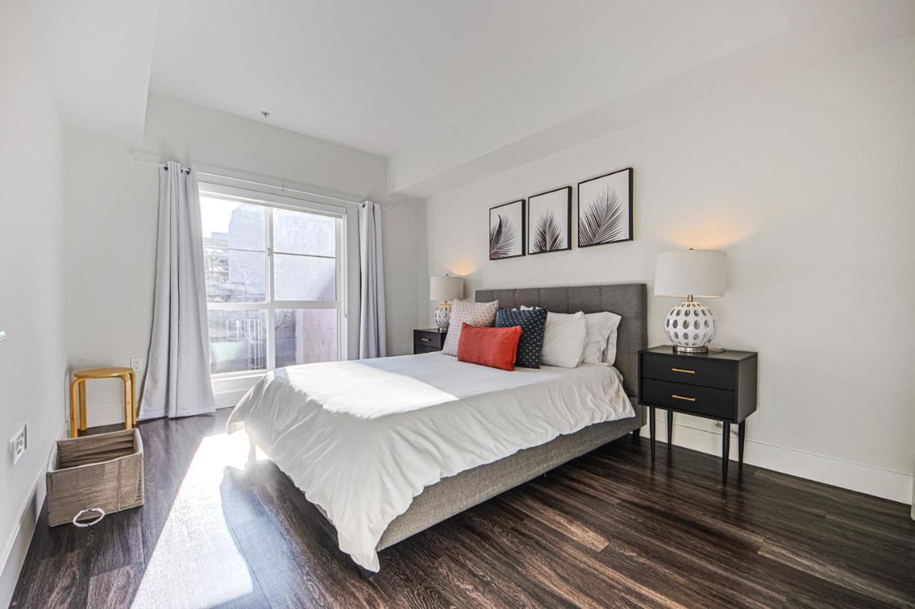 Outstanding 2BDR in SM- 5-15 mins to the beach! - B&B Los Angeles