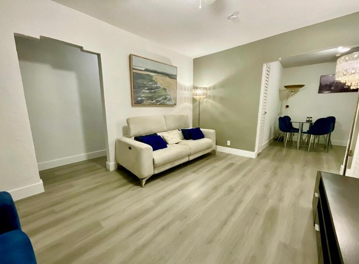 Miami Escape, 3BR, Parking, 15 Min to Airport! - Bed and Breakfast Miami