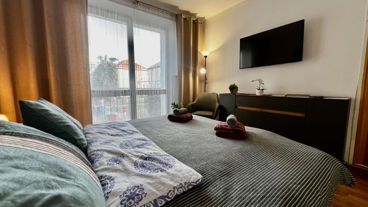 Central Suites Bystrica I 24hr Self Check-in l Free Wi-Fi & Parking - B&B
