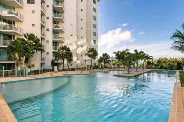 '99' Cairns Tropical Escape - 2BR 2BA Ocean Views & Parking - Ferienwohnung Cairns