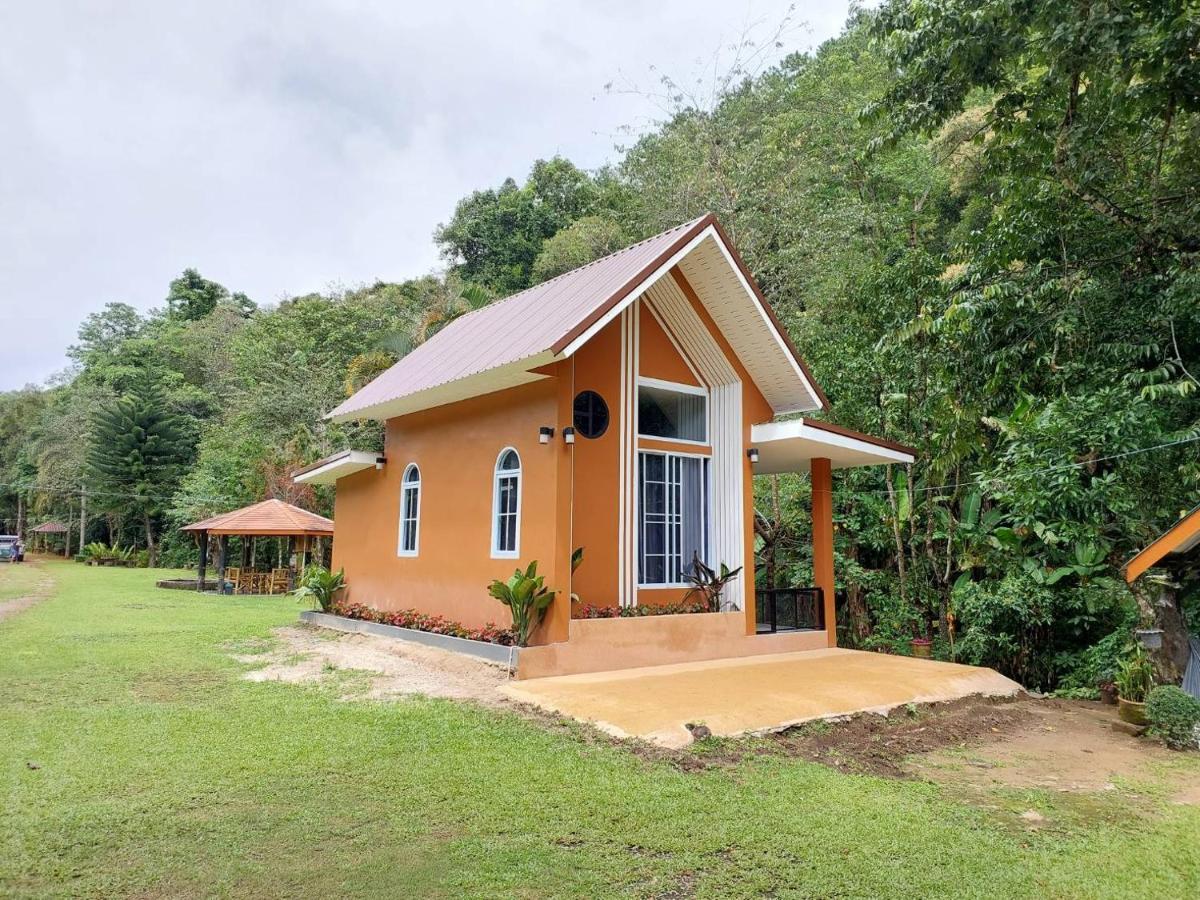Ploy&Praew House 3 - B&B