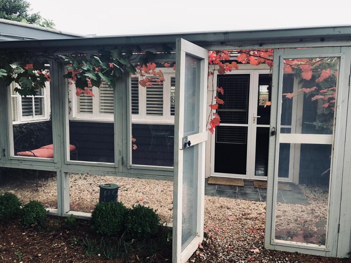 uffington studio pet friendly garden setting - B&B