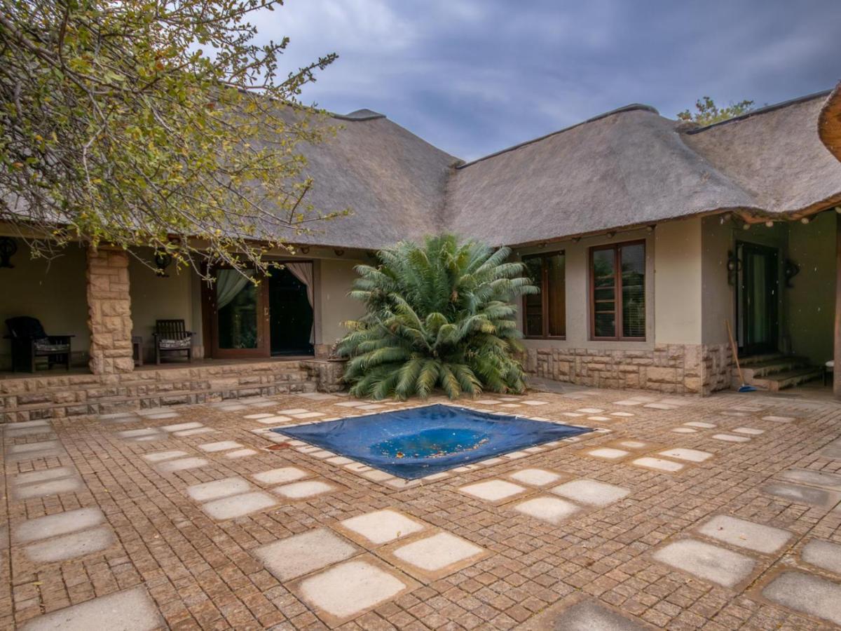 Zebula Golf and Wildlife Estate - Oryx Walkway Pax 16 - Moi Signature Luxury villa - B&B