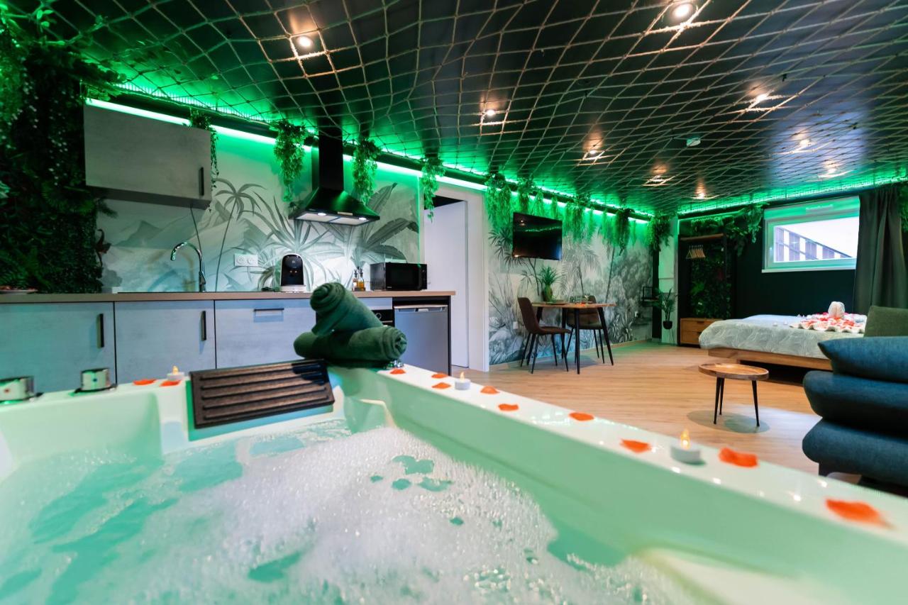 L'Oasis Tropicale, Jacuzzi, Love Room - B&B