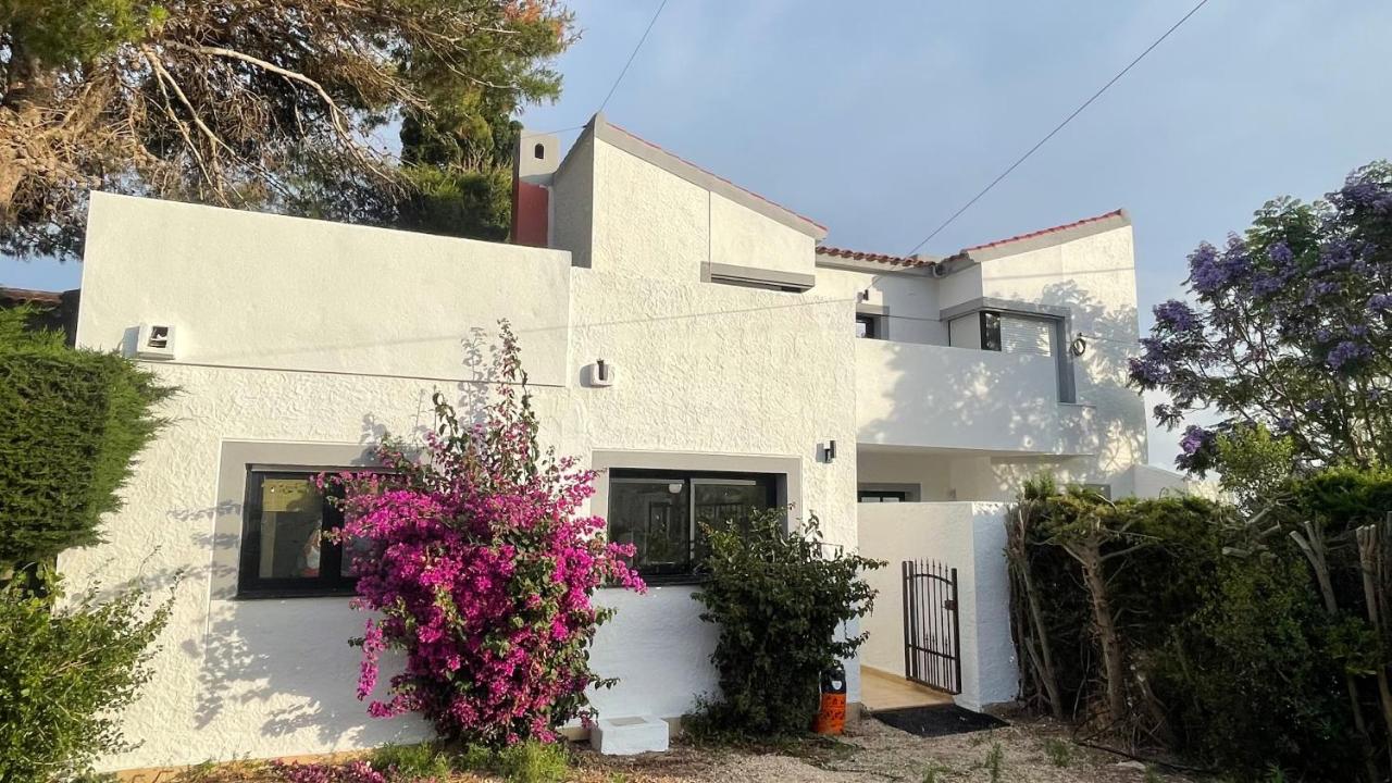 Spacious Villa with Private Pool in Serene Countryside - B&B