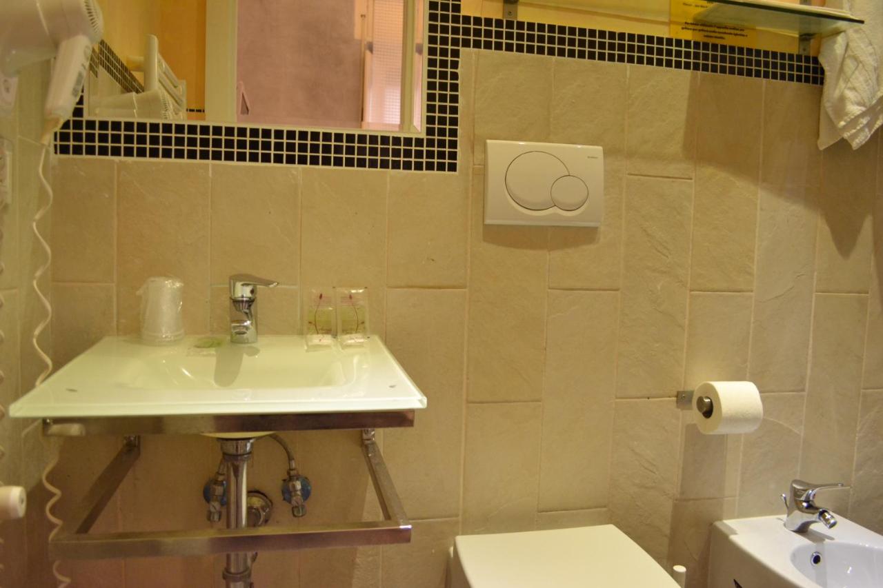 Habitación Doble pequeña con cama doble pequeña