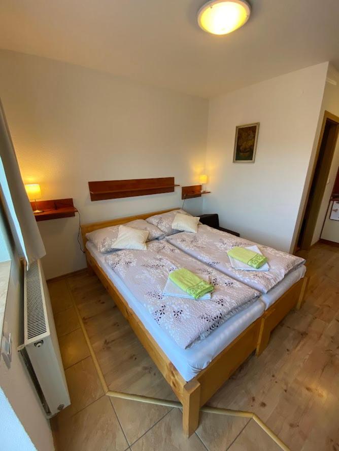 APARTMÁNOVÝ DOM U IVKY Bešeňová štúdiá - Chambres d’hôtes Bešeňová