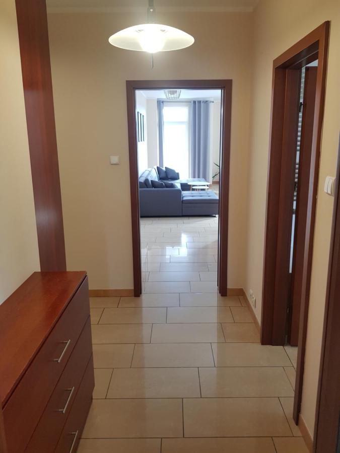 Duży przestronny Apartament z darmowym parkingiem i dwoma balkonami - B&B Varsavia