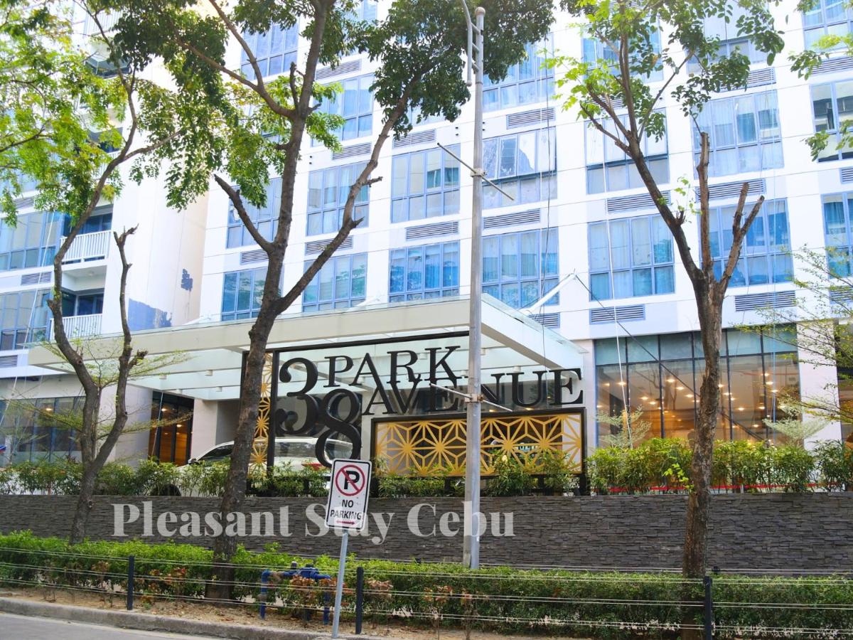 Cebu 38th Park Ave in IT Park Condo with Netflix Pool Gym Smart TV Fast Wifi Near Malls Restaurants - B&B