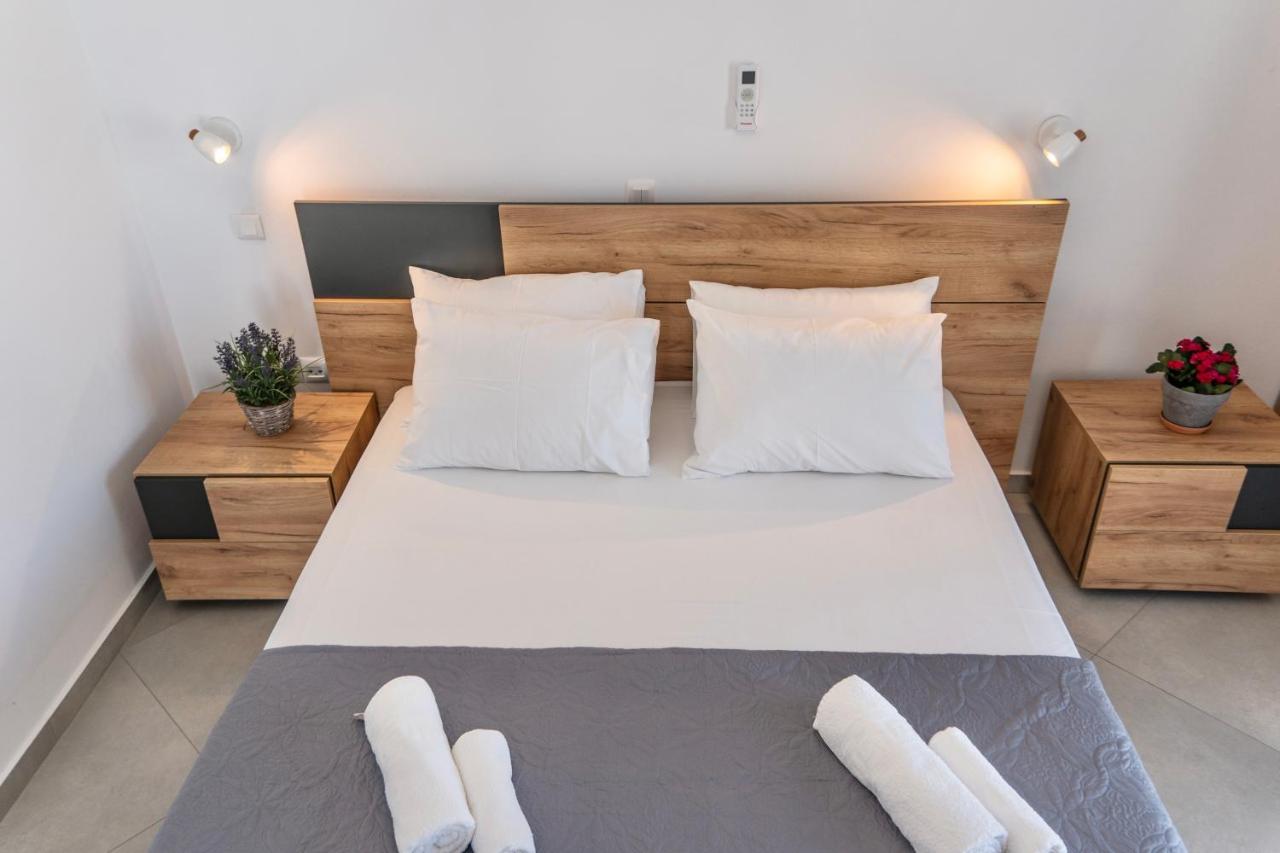 One-Bedroom Deluxe Apartment