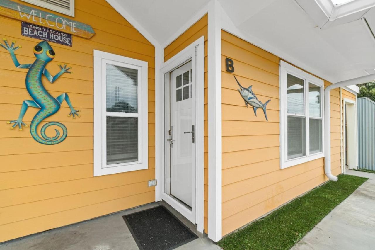 Spacious Dog-Friendly Duplex w/ Bonus Game Room & Private Backyard Near Beach - Ferienwohnung Panama City Beach