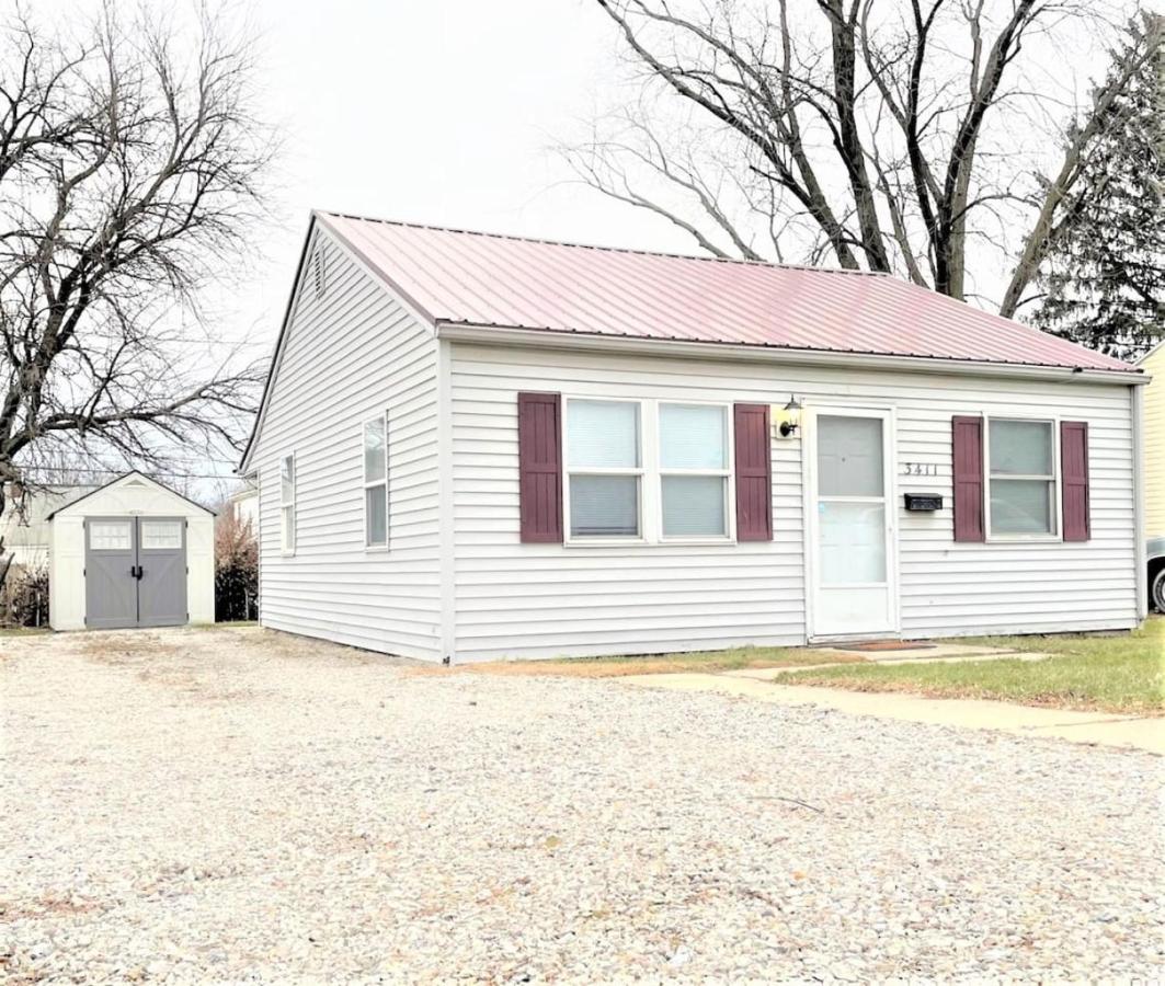 Pontiac - Secluded Backyard, Pet Friendly - B&B