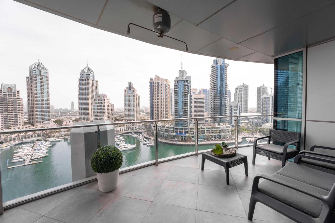Stunning 3-Bedroom Marina View Apartment - Chambres d’hôtes Dubaï