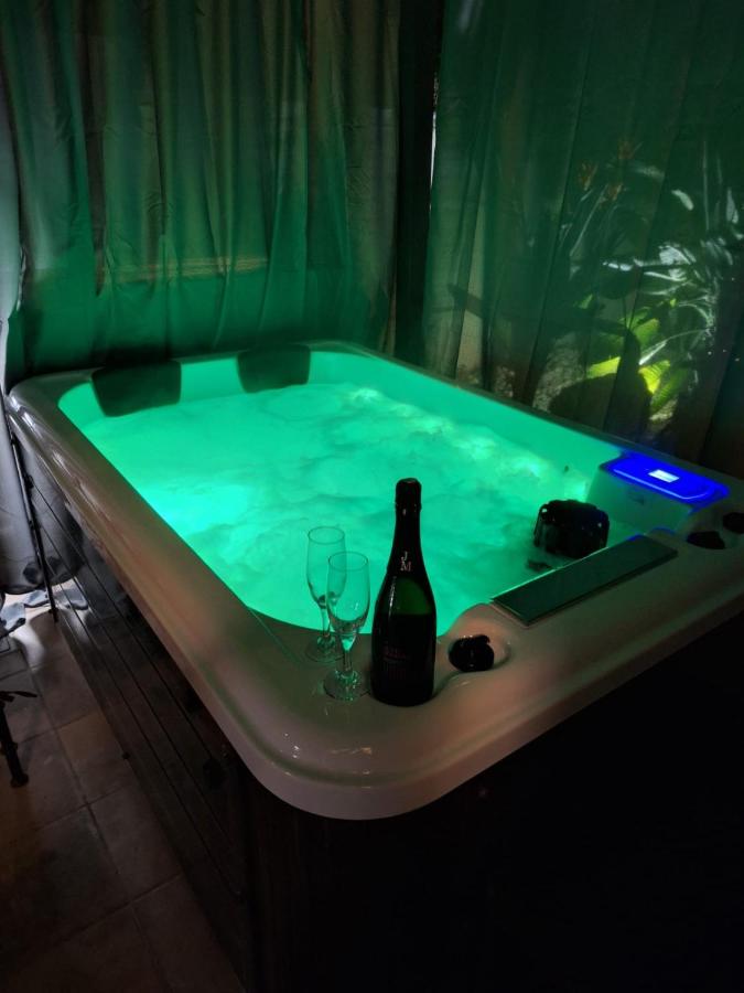 Loft con SPA exterior climatizado Villa IRI - B&B
