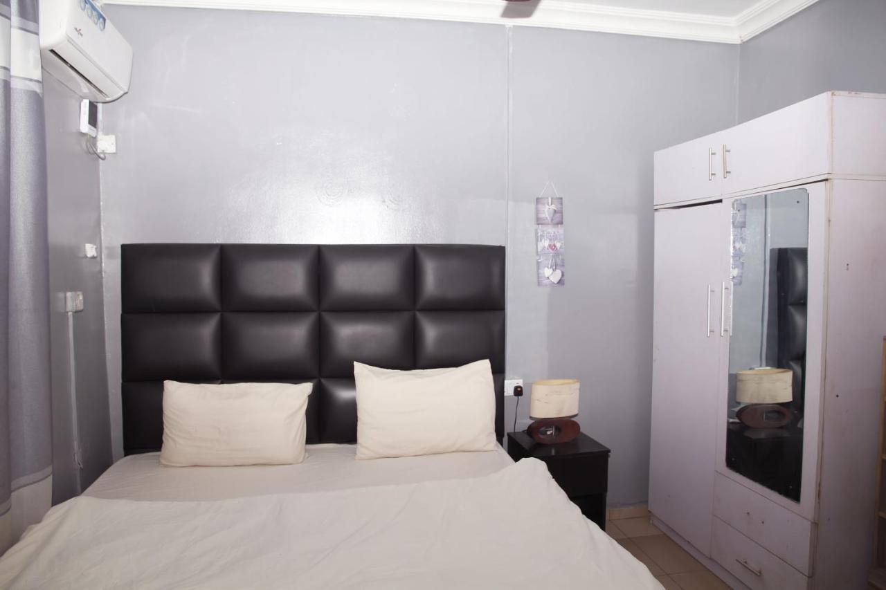 Sunshine Place C1 - Bed and Breakfast Lagos