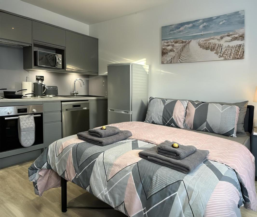 Studio Apartment with Queen Bed