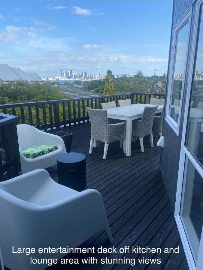 Modern apartment & harbour views - B&B