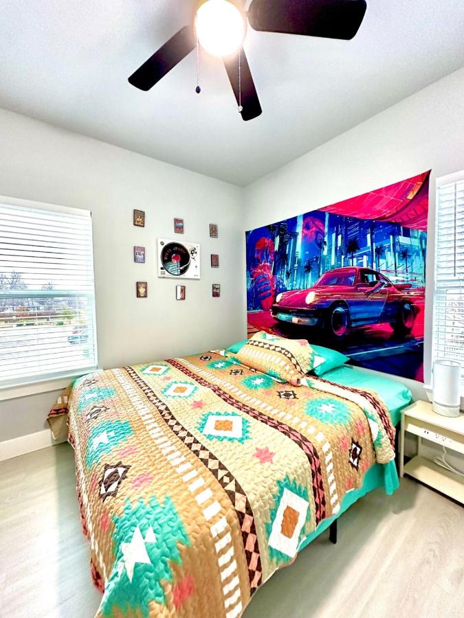 Babyproofed, CinemaHome, TCU,DikciesArena,Stockyard,FortWorth - B&B Fort Worth