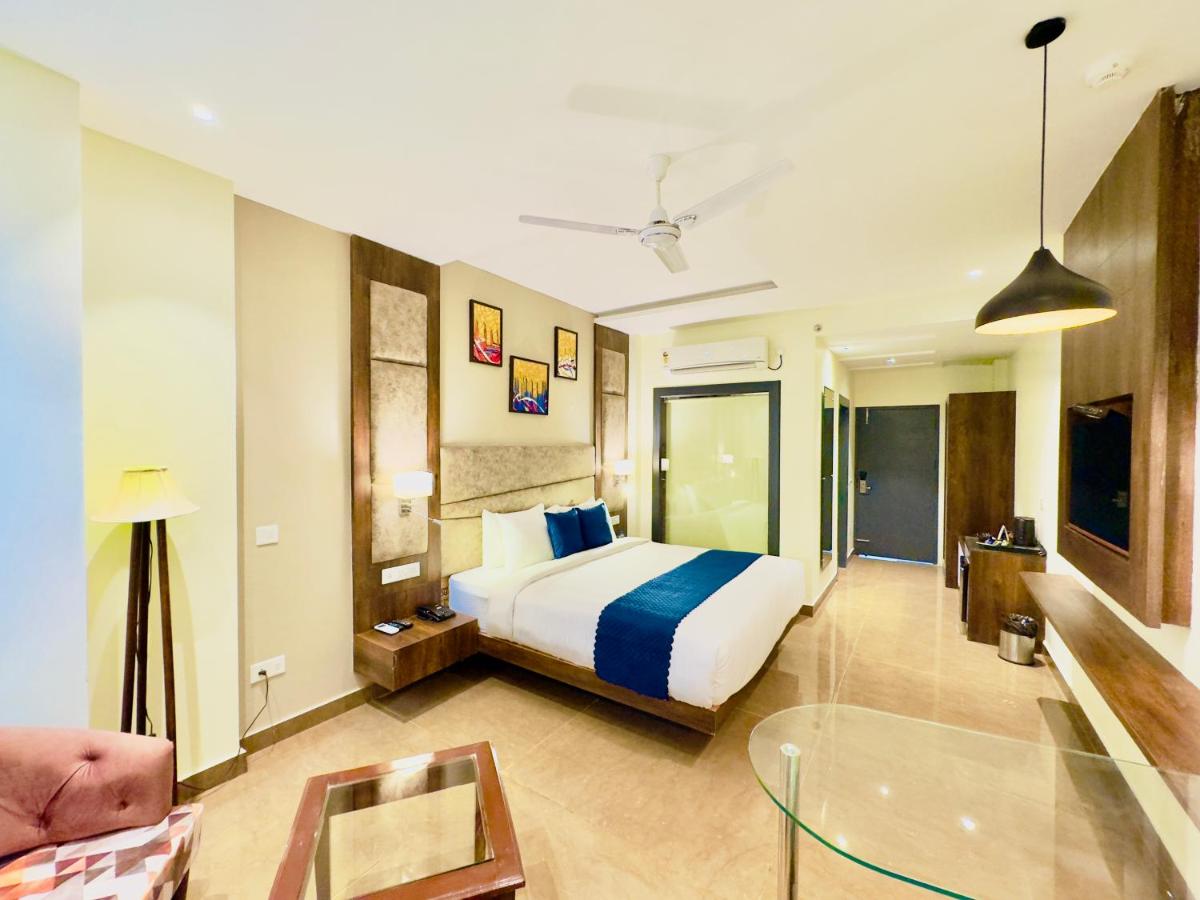 Deluxe Double or Twin Room with Mountain View