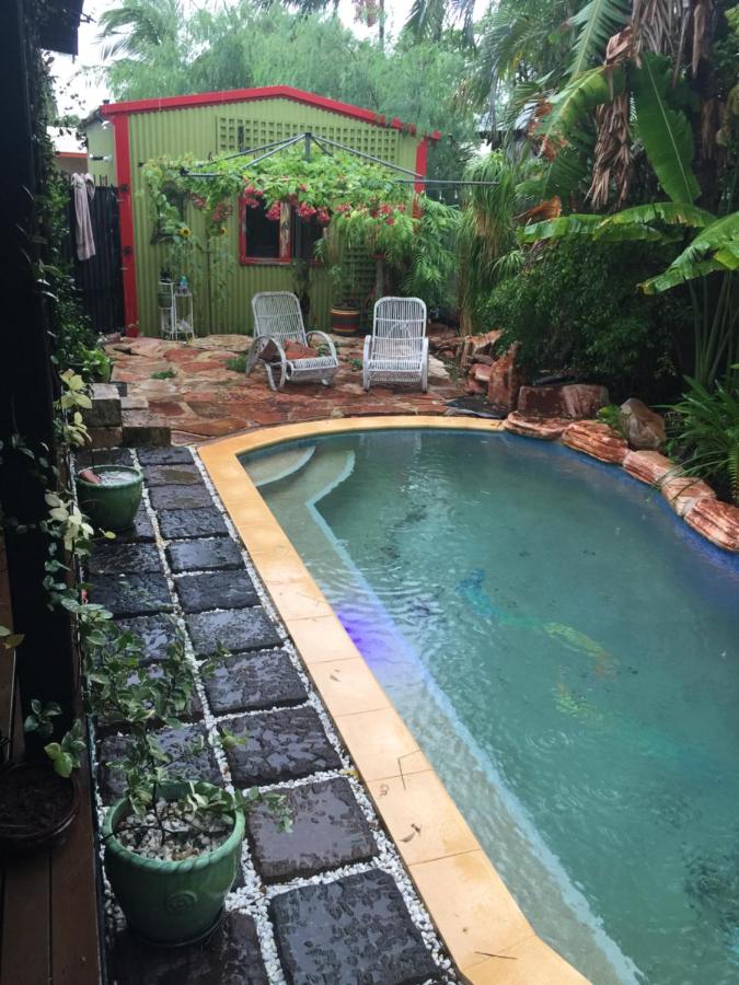 The Blue Lagoon poolside retreat - B&B