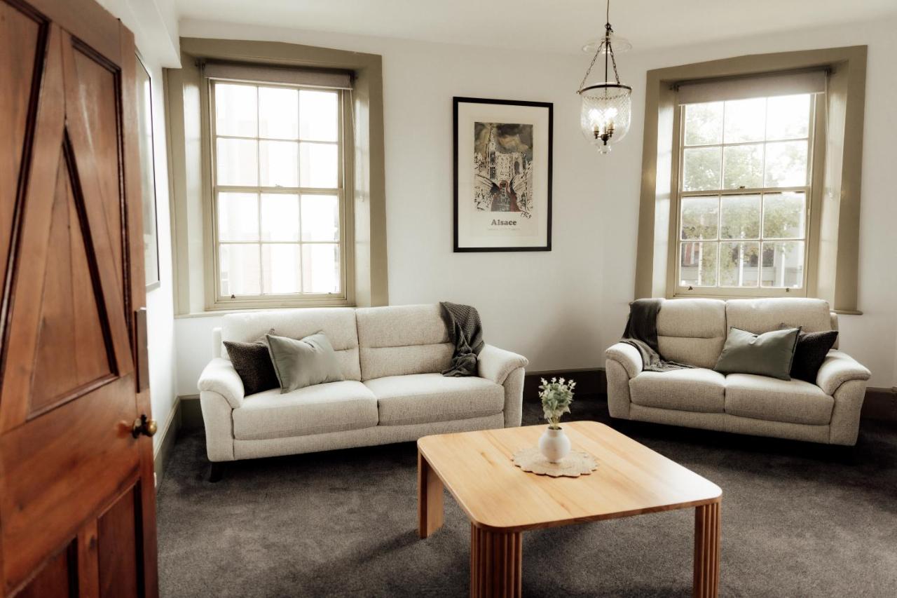 Charming 2-Bed Apartment in Launceston CBD - B&B
