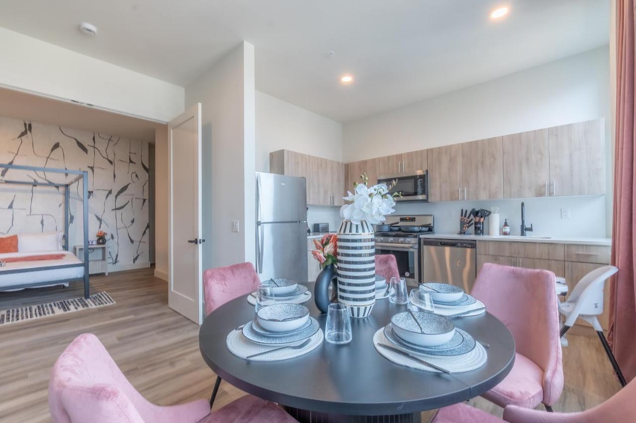 Rosy Retreat with NYC Views by the train, Free Parking, 3 beds, 20 Percent OFF 7 days - B&B Newark