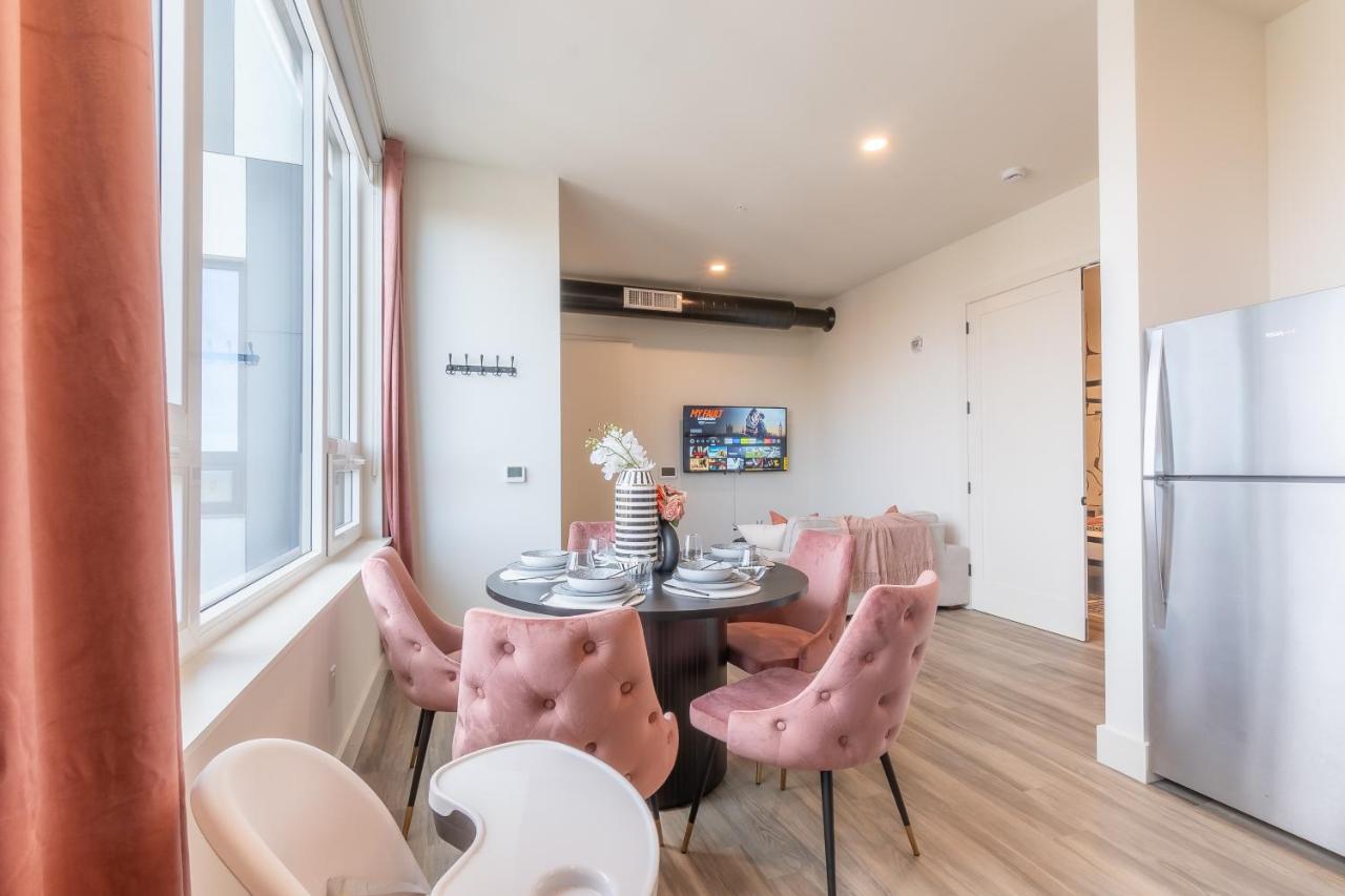Rosy Retreat with NYC Views by the train, Free Parking, 3 beds, 20 Percent OFF 7 days - B&B Newark