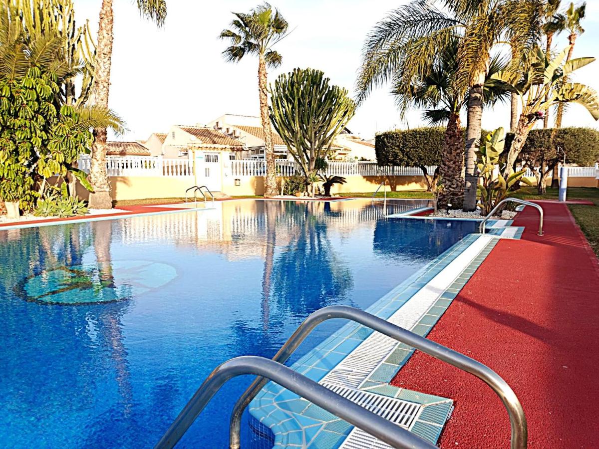 Bungalow near the beach in Torrevieja, Aguas Nuevas - B&B Torrevieja