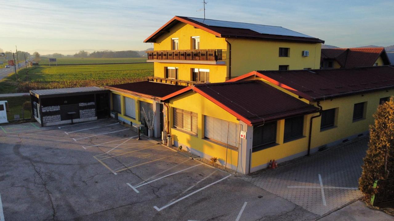 Gostilna Marta - B&B Osluševci