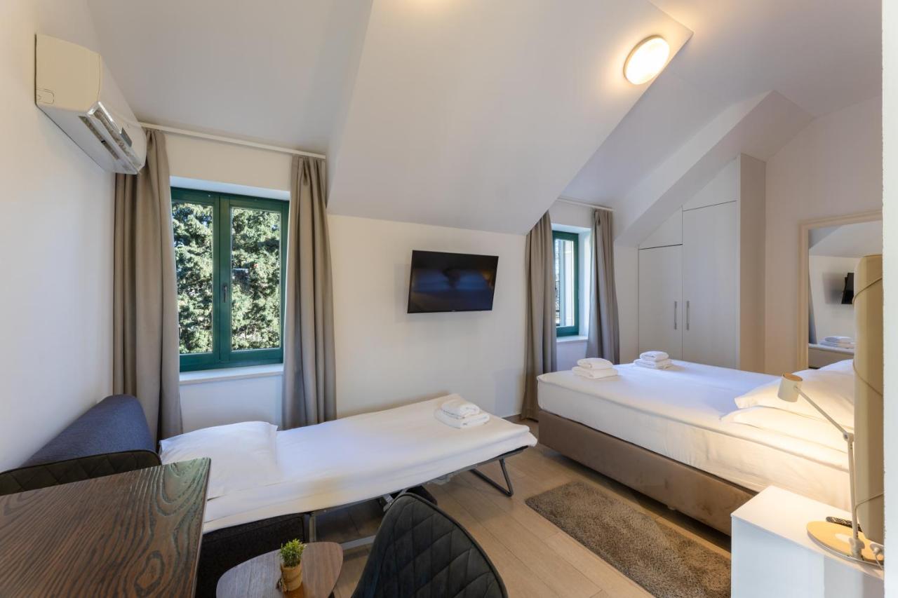 Studio (3 Adults) - Top Floor