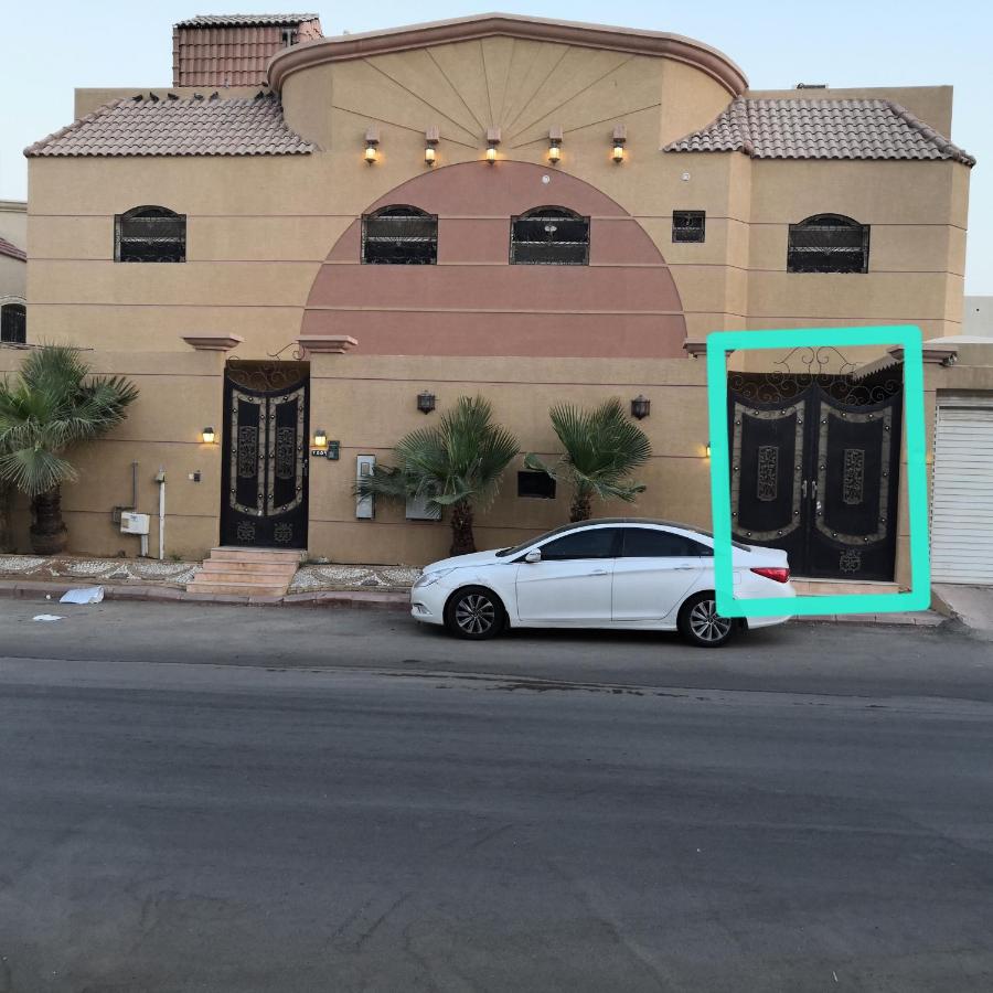 شقة غرفة نوم ومجلس بحي عرقة - Chambres d’hôtes