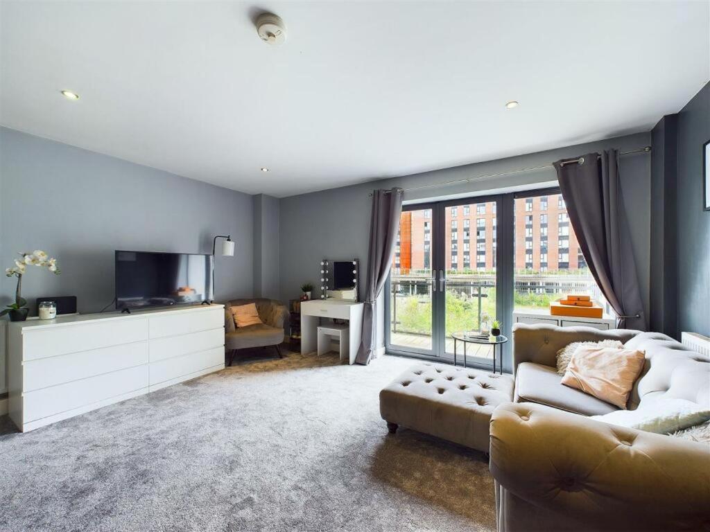 Cosy studio with balcony views - B&B