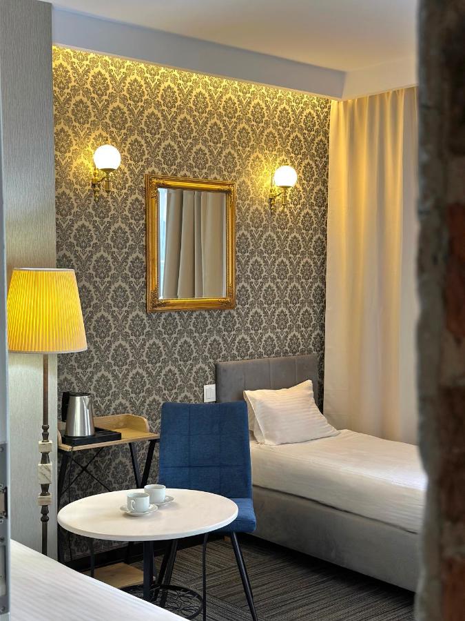 Zweibettzimmer mit eigenem Bad