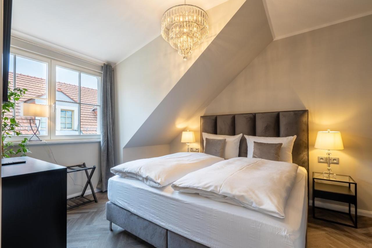 Deluxe One-Bedroom Apartment with City View
