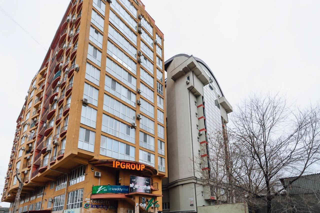 Cozy 1-Bedroom Apartment with Balcony and Great Location - B&B Chişinău