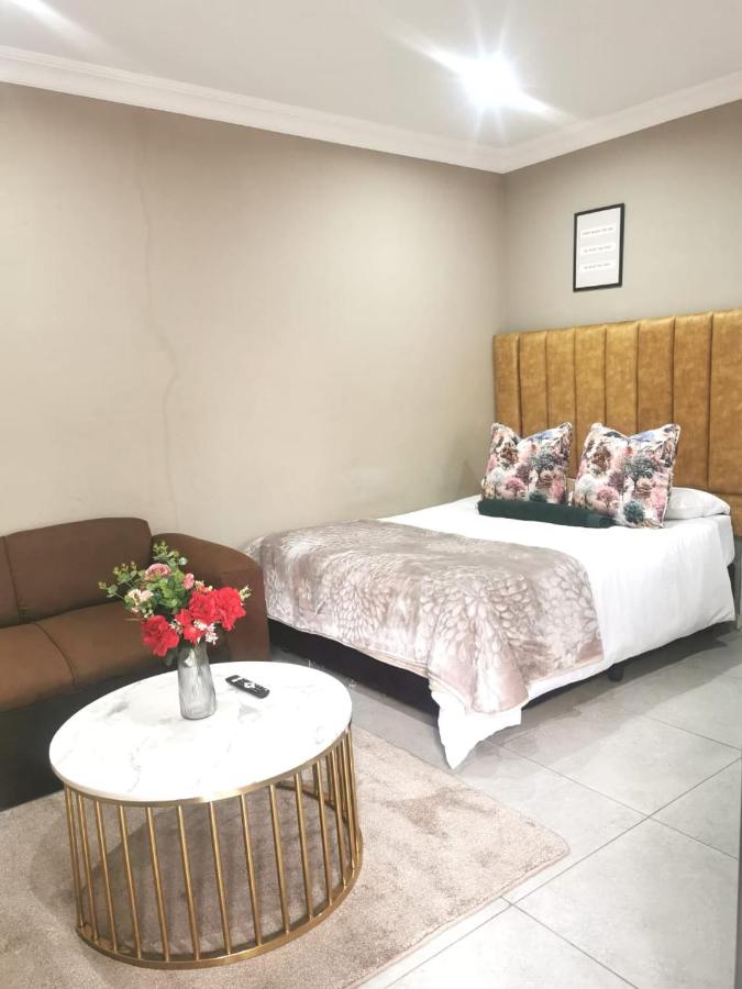 Peaceful Stay - Suite 5 - Bed and Breakfast Sasolburg