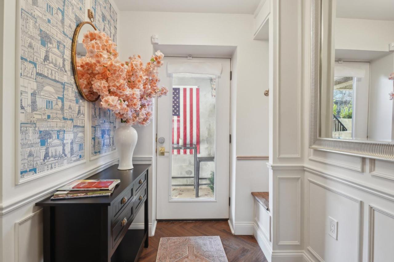 NEW Family-Friendly Capitol Hill Home with Free Parking & Close Metro Access - Bed and Breakfast Washington