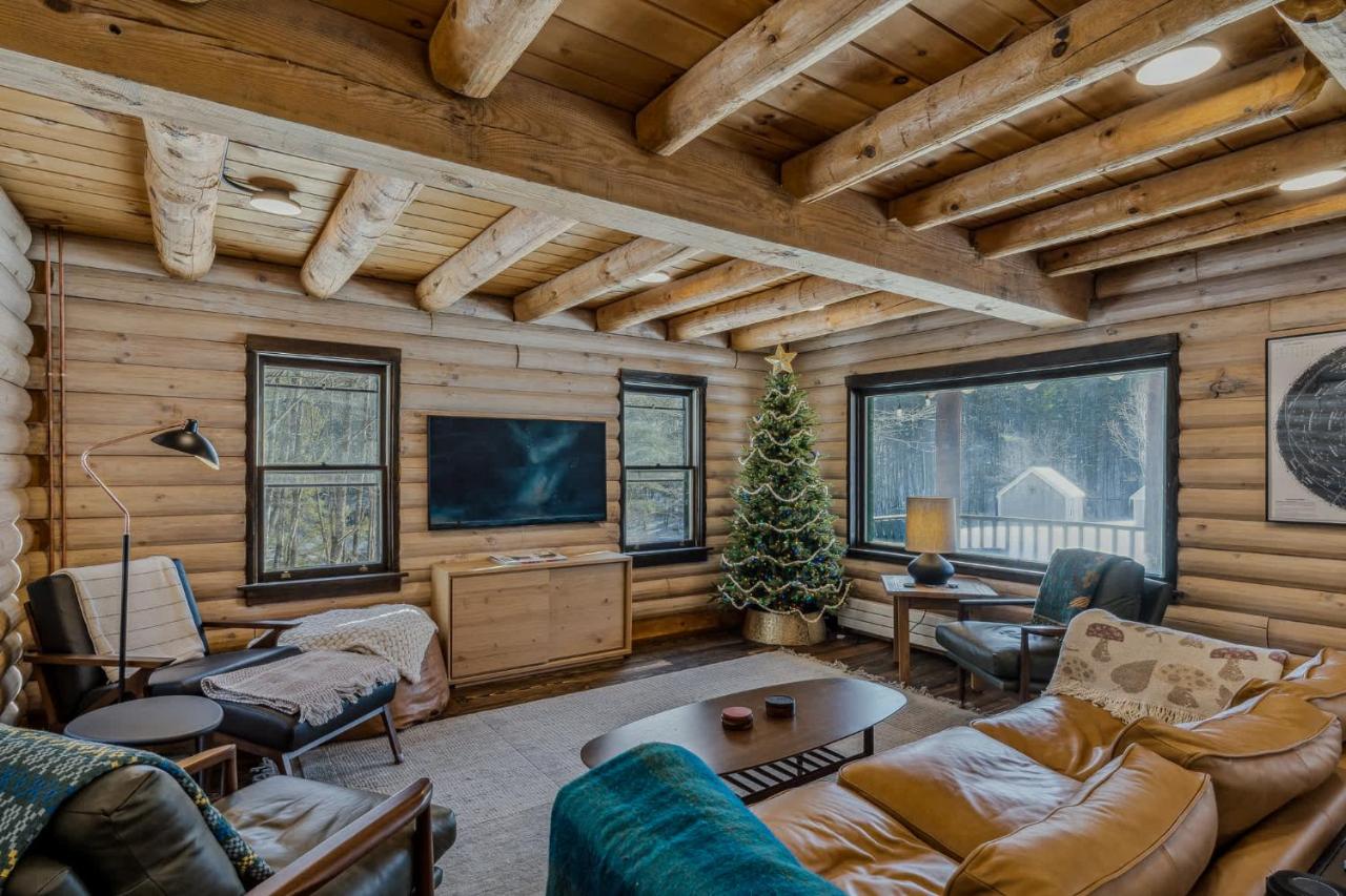 Log Cabin Fireplace Upper Valley - Wooded Chalet - B&B Hartland