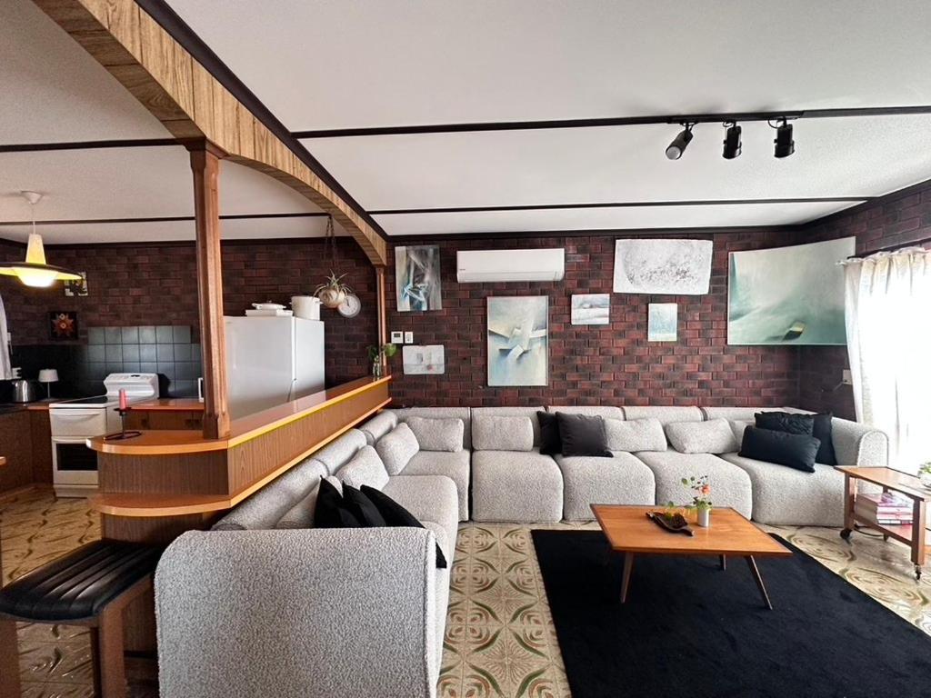 Beachfront Getaway Sellicks Beach House - B&B Sellicks Beach