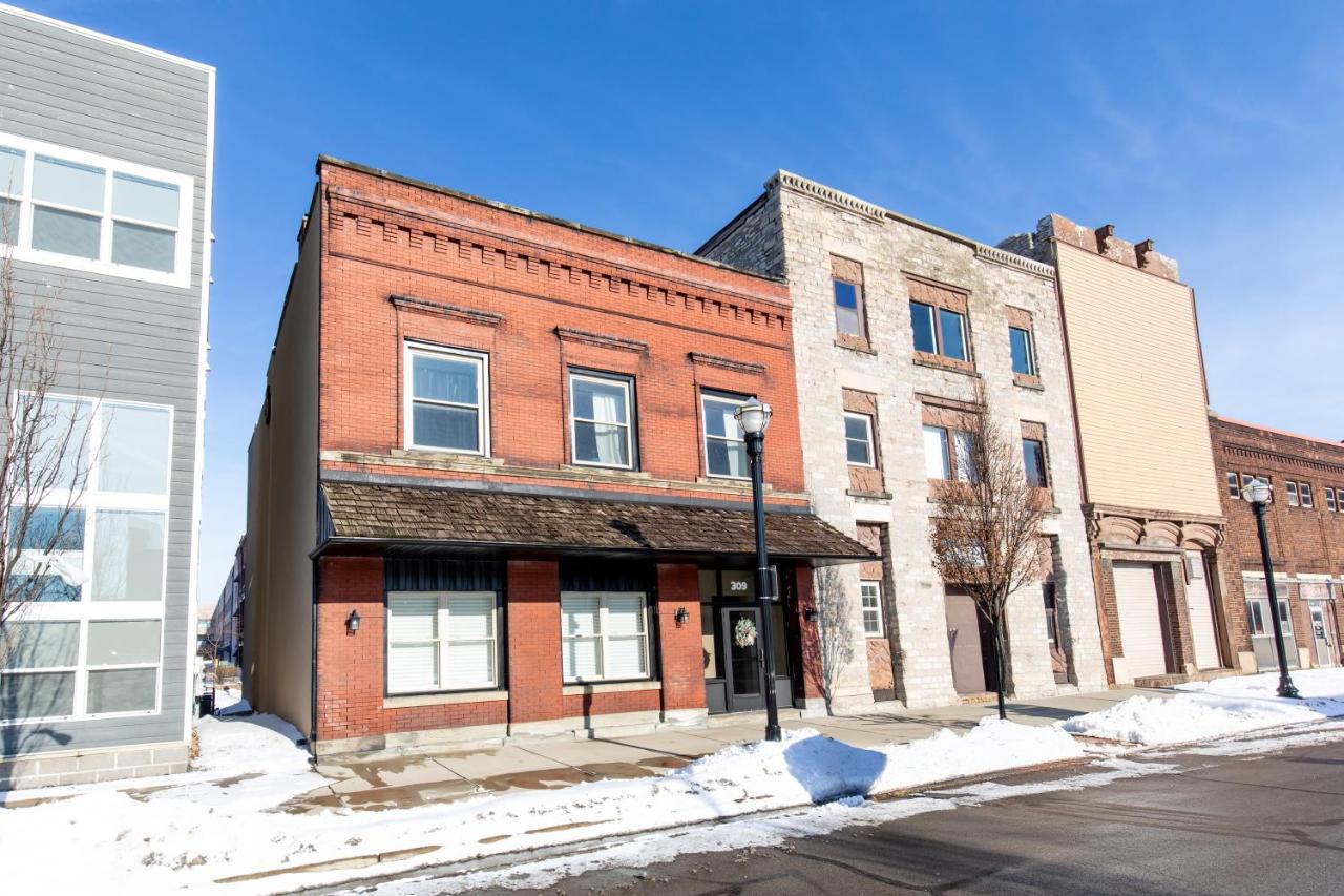 Upgraded Downtown Apartment Sleeps 5 - B&B Sandusky