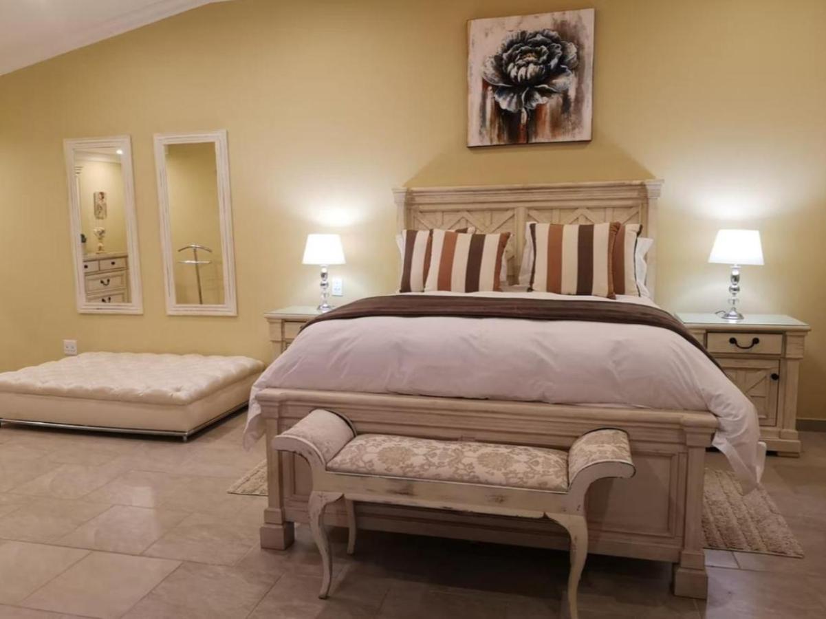 Honeymoon Suite