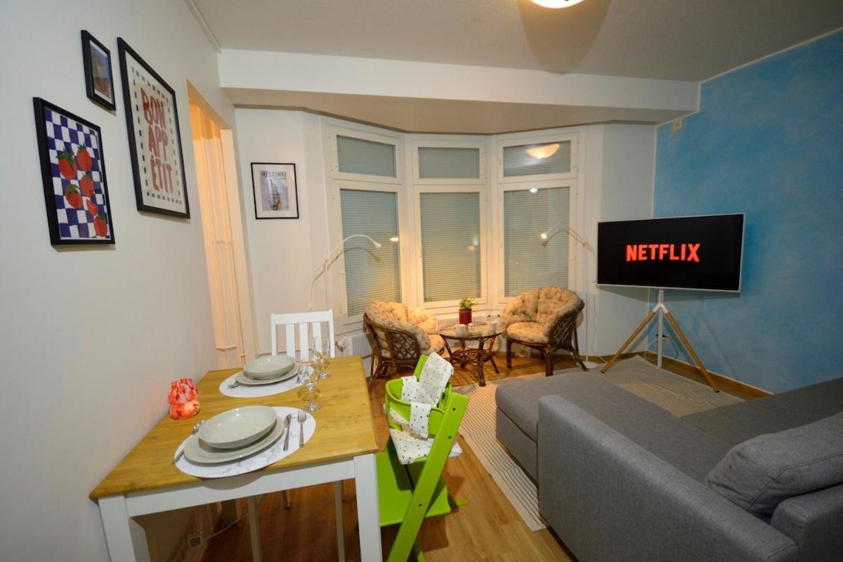 Heart of Helsinki Center Family Friendly Studio - Bed and Breakfast