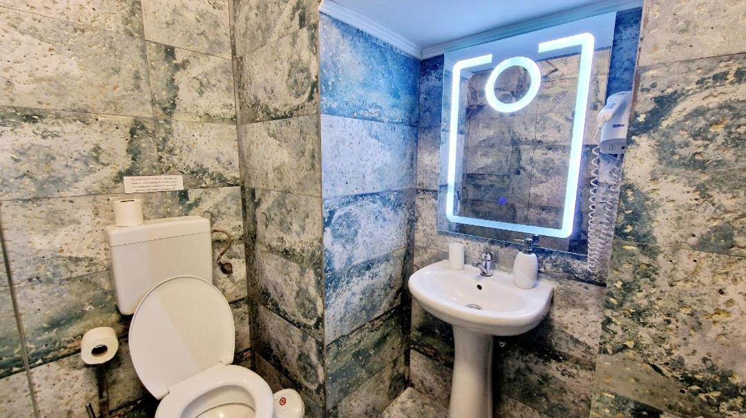 Driepersoonskamer met Badkamer