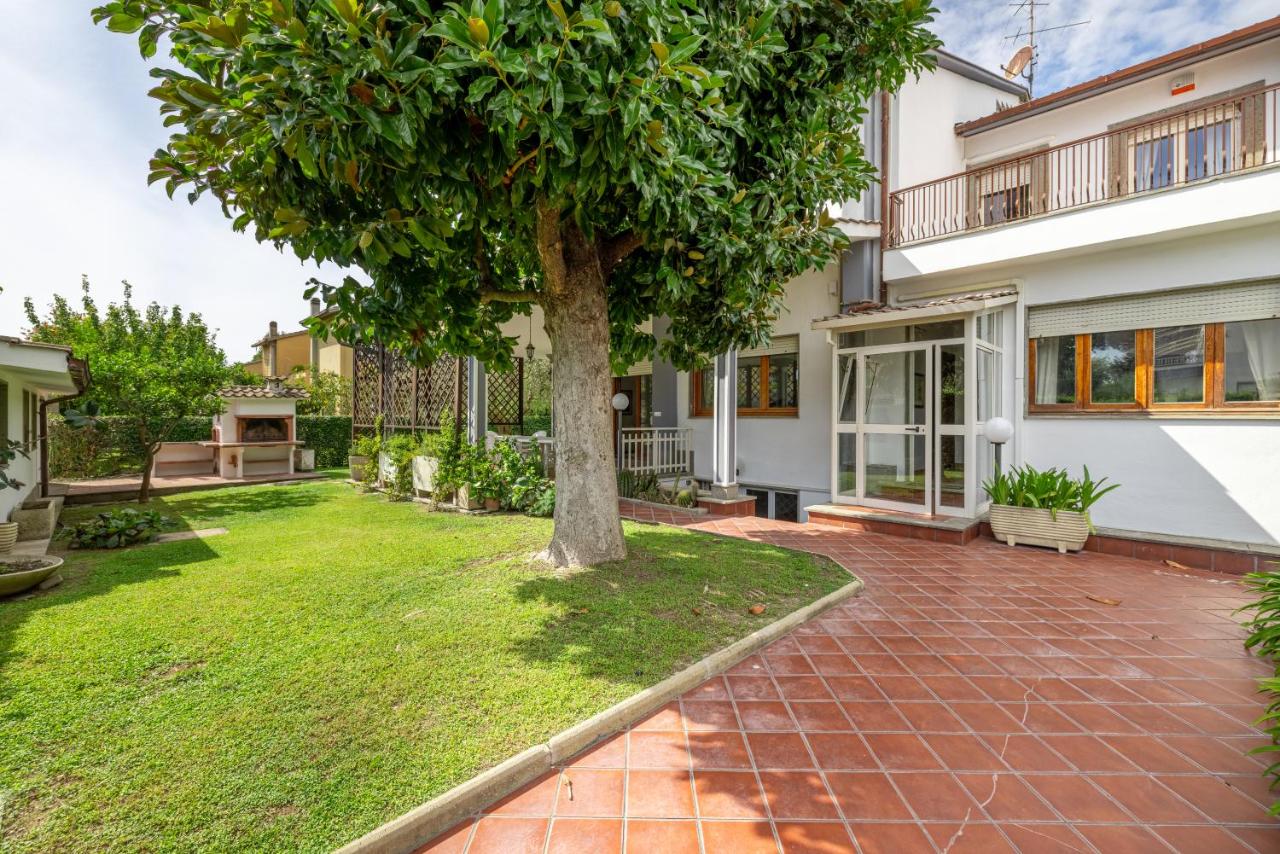 Spaziosa Villa con piscina, BBQ e campi da tennis - B&B