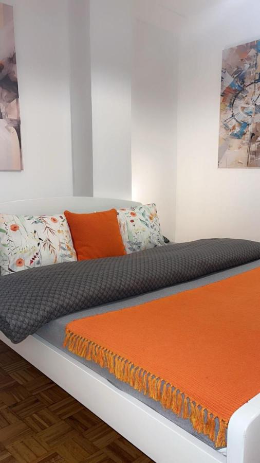 NEW BELGRADE Lovely three bedroom apartment - B&B Belgrado