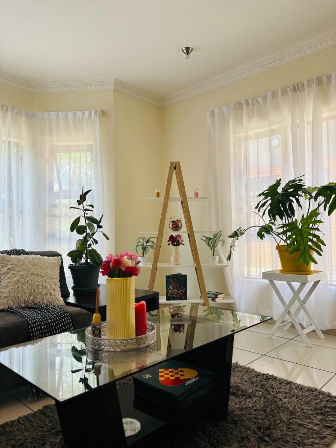 Maseru Downtown - Serene & Green - Bed and Breakfast Maseru